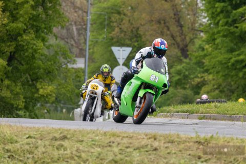 Slovácký okruh 2023: déšť zkrátil motoristický  svátek o tři kategorie