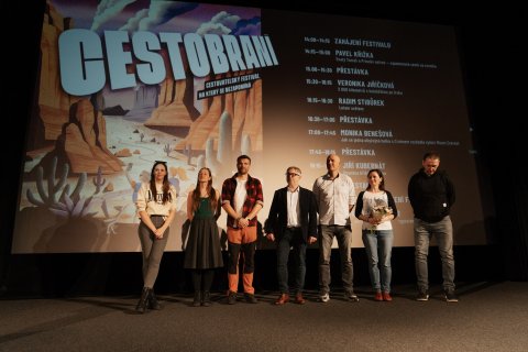 Cestobraní přilákalo stovky lidí. Šestice cestovatelů vzala návštěvníky na cestu okolo světa